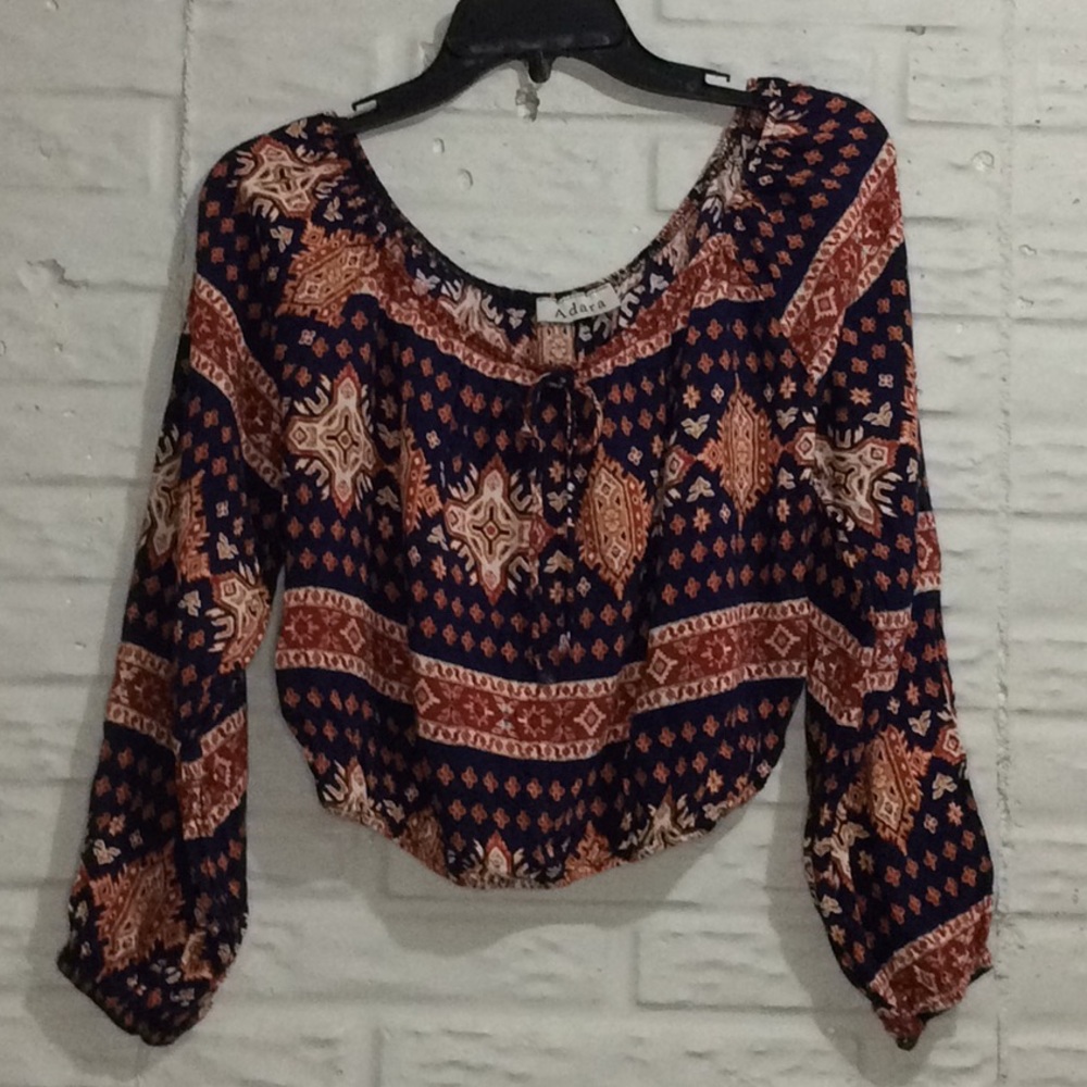 Adara Off-shoulder, cropped top Sz M?